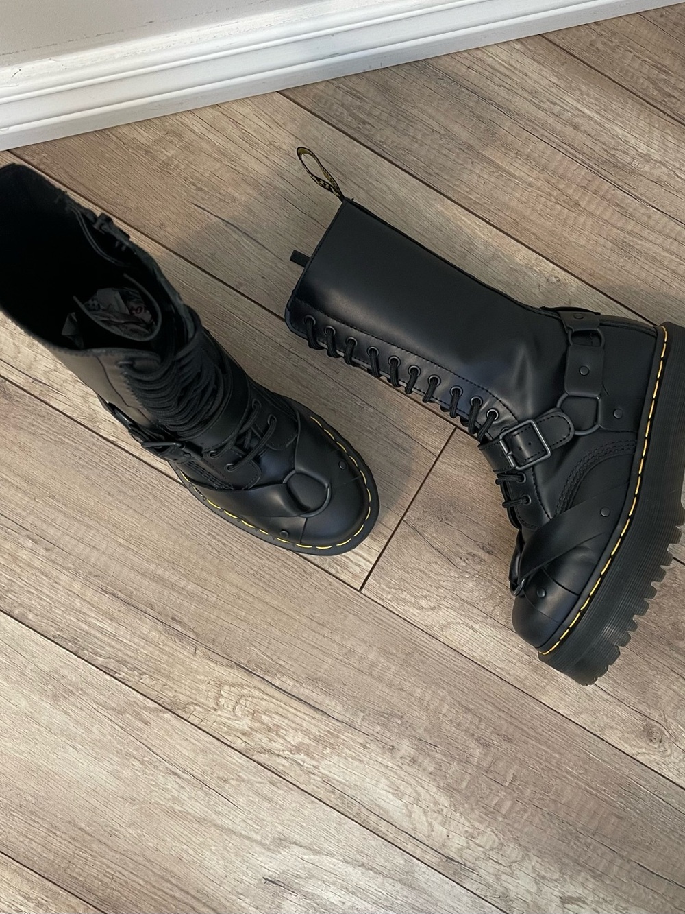 Dr. Martens Black Leather Lace-Up Platform Boots with Yellow Stitching size US 8 - Picture 14 of 16